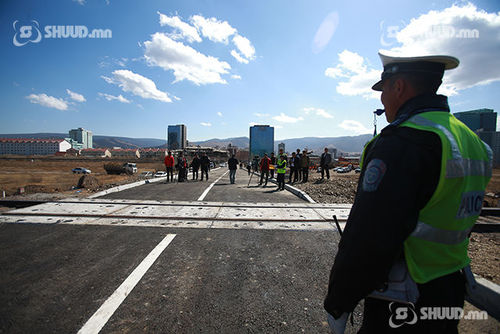 Сэрэмжлүүлэг: Толгойтын замд автомашин онхолдож, жолооч амиа алджээ